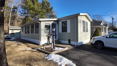 39 Maplewood Rd, Mansfield, CT 06268