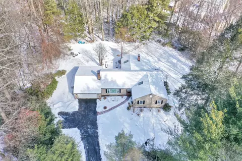 34 Candlewood Ln, Avon, CT 06001