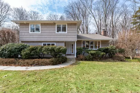 1 Red Oak Ln, Norwalk, CT 06850