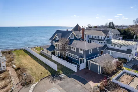 2 Crescent Bluff Ave, Branford, CT 06405