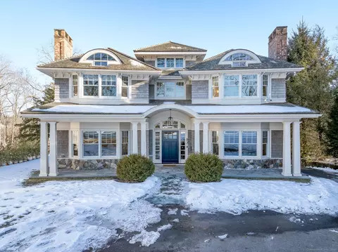 87 Oak St, New Canaan, CT 06840