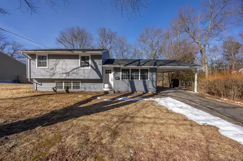 11 Woodland Dr, Wallingford, CT 06492