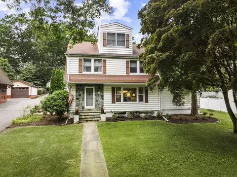 42 Vista Ter, New Haven, CT 06515