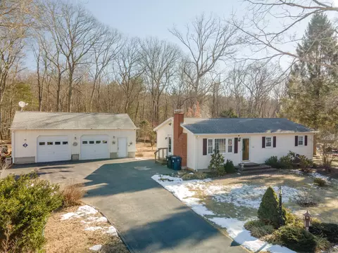 54 Beacon Rd, Windham, CT 06280
