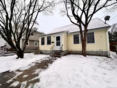 21 Avon St, Ansonia, CT 06401