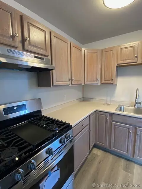 1 Walter Ave #1, Norwalk, CT 06851