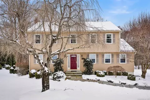 71 Greenbrier Rd, Trumbull, CT 06611