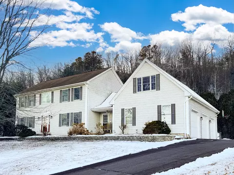 100 Pondview Ln, Bristol, CT 06010