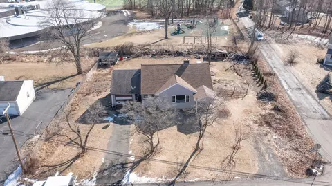 14 Bayberry Ln, Danbury, CT 06811