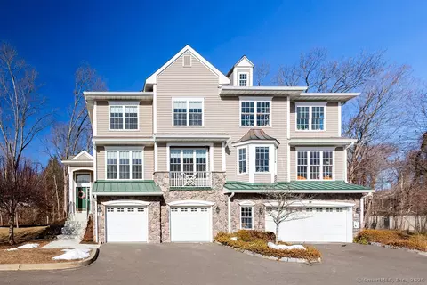 37 Cambridge Dr #37, Danbury, CT 06811