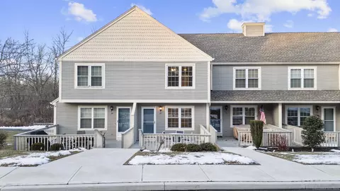 67 Manorwood Dr #67, Branford, CT 06405