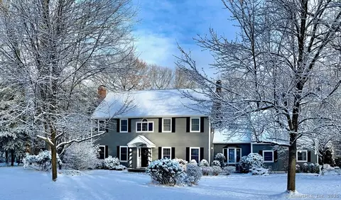 3 Jeff Ln, Canton, CT 06019