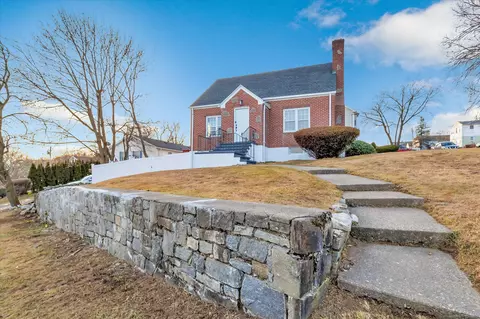 135 Dayton Rd, Bridgeport, CT 06606