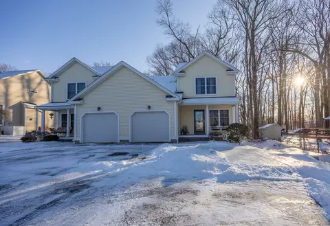 104 Bishop Ave #104, Southington, CT 06489