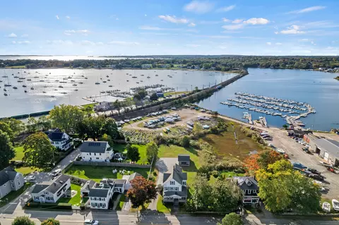 218 N Water St, Stonington, CT 06378