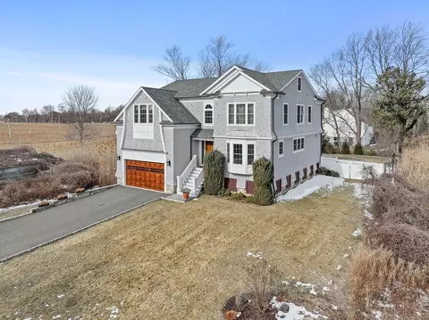 160 Old Dam Rd, Fairfield, CT 06824