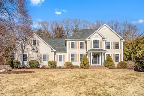 8 Sycamore Hills Rd, Avon, CT 06001