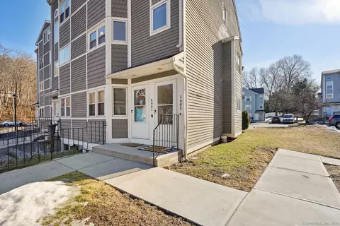 1655 N Colony Rd #6008, Meriden, CT 06450