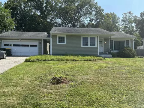 3 Crestwood Dr, Danbury, CT 06811