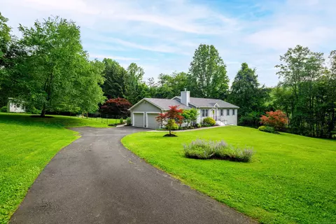 48 Bear Mountain Rd, Danbury, CT 06811