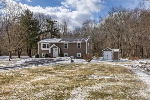 19 Hillcrest Hts, Lebanon, CT 06249