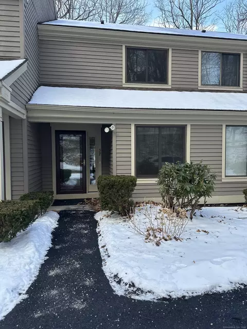 37 Riveredge Dr #37, Winchester, CT 06098