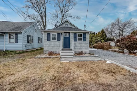 11 Evans Ln, Old Saybrook, CT 06475