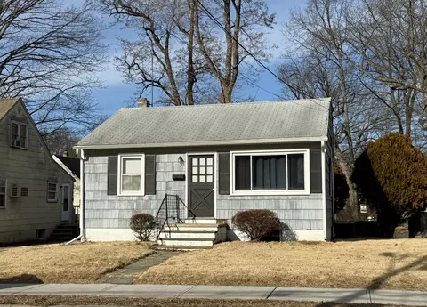 106 Holcomb Ave, Stamford, CT 06906