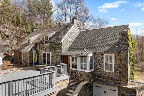 50 Julian Ter Ext, Norwich, CT 06360