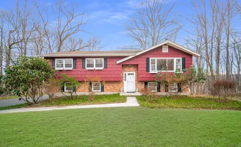 7 John Perry Dr, Danbury, CT 06811