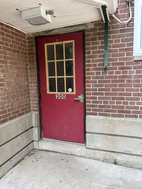 300 N Bishop Ave #94-18, Bridgeport, CT 06610