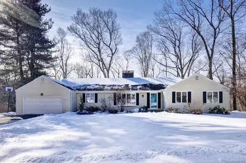 344 Carriage Dr, Glastonbury, CT 06033