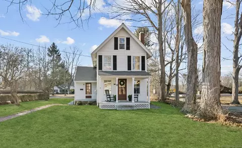 72 Lyme St, Old Lyme, CT 06371