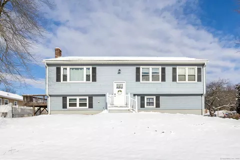 83 Roberta Dr, Middletown, CT 06457