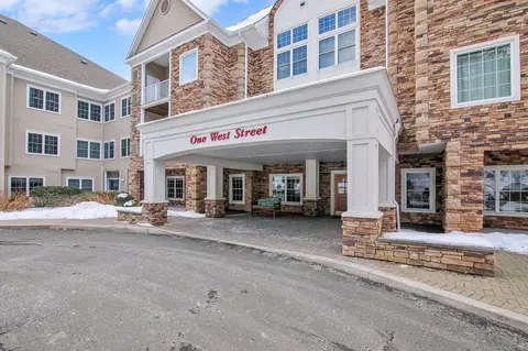 1 West St #107, Simsbury, CT 06070