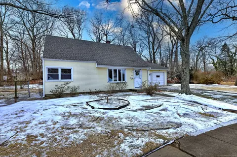 197 Delaware Dr, Stratford, CT 06614