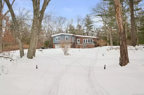 686 Squaw Rock Rd, Plainfield, CT 06354