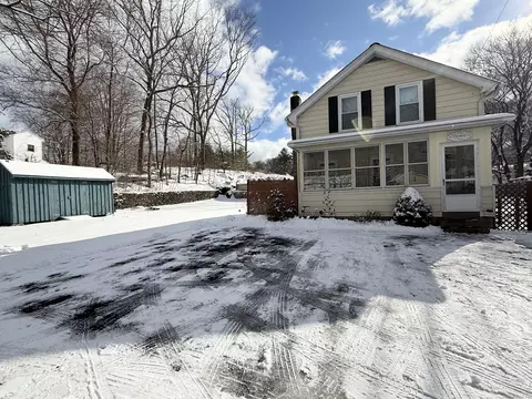 30 Chassey St, Putnam, CT 06260