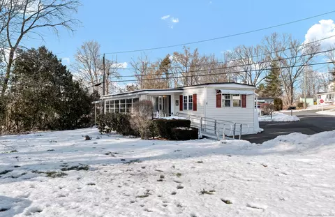 3 Sundeck Ter, Southington, CT 06489