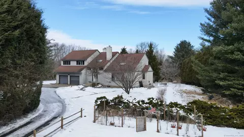 7 Chucta Rd, Seymour, CT 06483