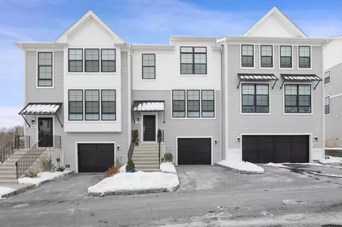107 Brentwood Cir #107, Danbury, CT 06810