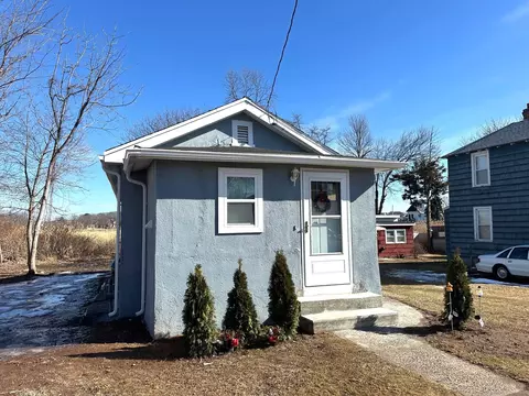 35 Stevens St, East Haven, CT 06512