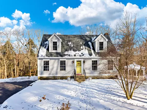 34 Pinecrest Ln, Sprague, CT 06330