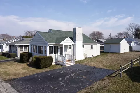 22 Gates Rd, Old Saybrook, CT 06475