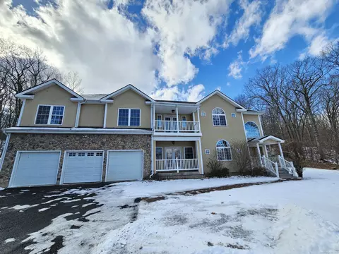 6 Pent Rd, Bloomfield, CT 06002
