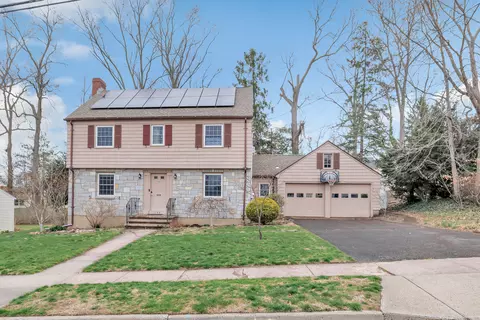 135 Carmalt Rd, Hamden, CT 06517
