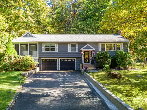14 Brookhill Ln, Norwalk, CT 06851