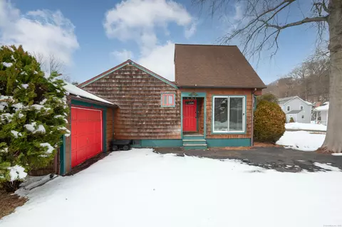11 Buttonball Trl, Norwalk, CT 06851
