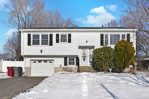 159 Meadow Lark Rd, Naugatuck, CT 06770
