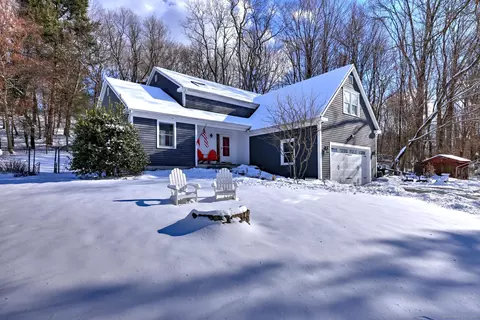 18 Glen Rd, Newtown, CT 06482